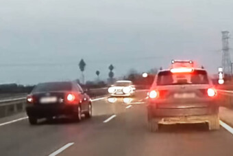 Életveszélyes orosz rulett lett az előzés Miskolcnál