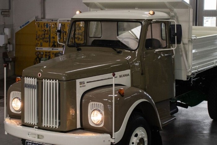 Ezért szereti a szerelő az ősrégi teherautókat