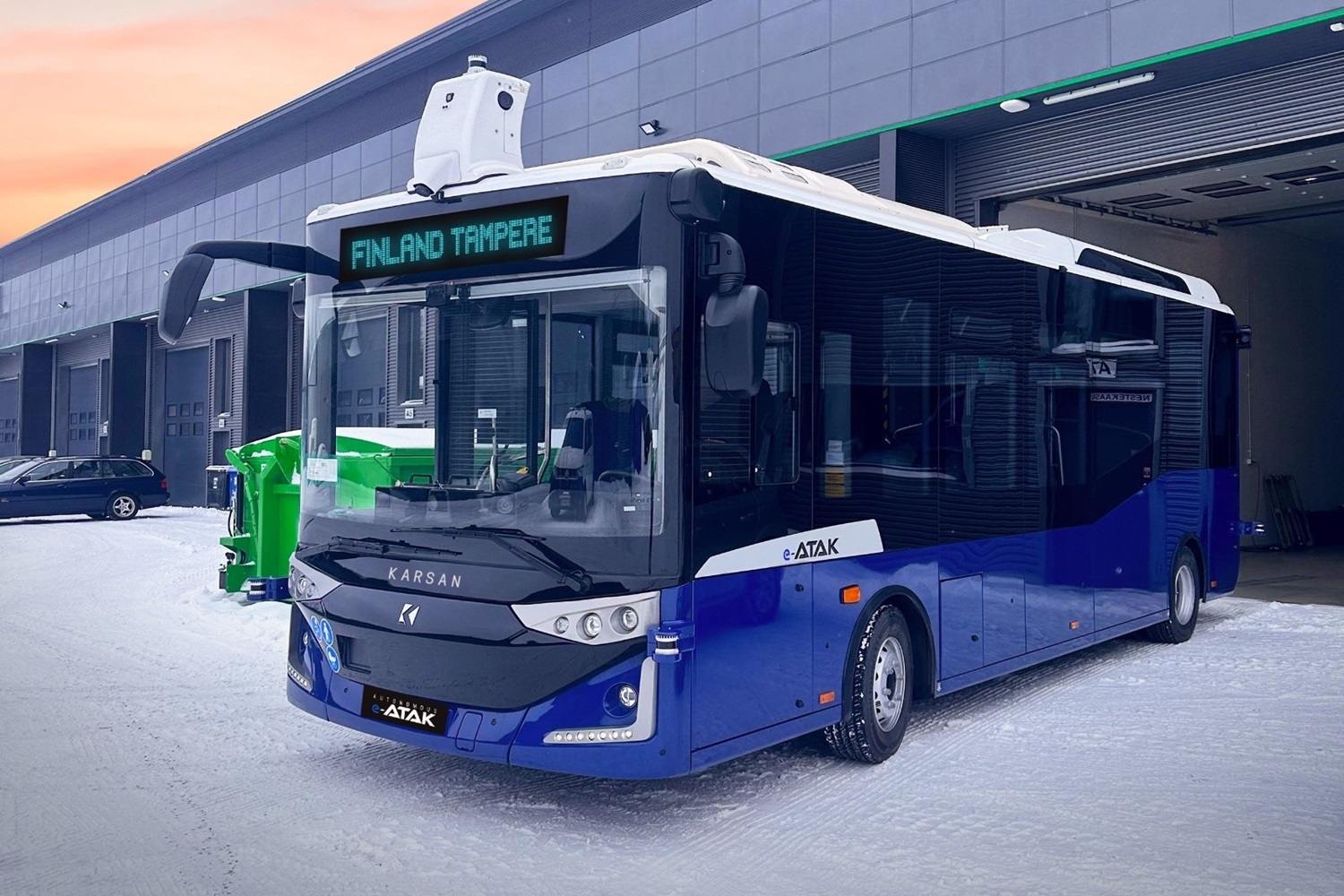 Tovább hódít ez az önvezető busz Európában