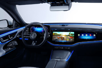 Állva is lehet versenyezni a kínai Mercedesekkel