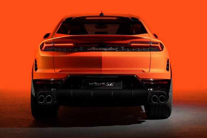 800 lóerős hibrid a Lamborghinitől 8