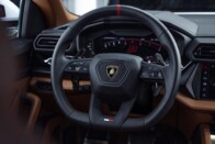 800 lóerős hibrid a Lamborghinitől 51