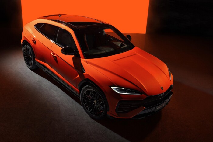 800 lóerős hibrid a Lamborghinitől 9