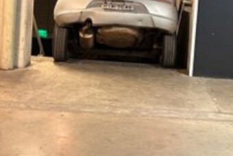 Elnézte a rajzot a focidrukker, elakadt az autójával