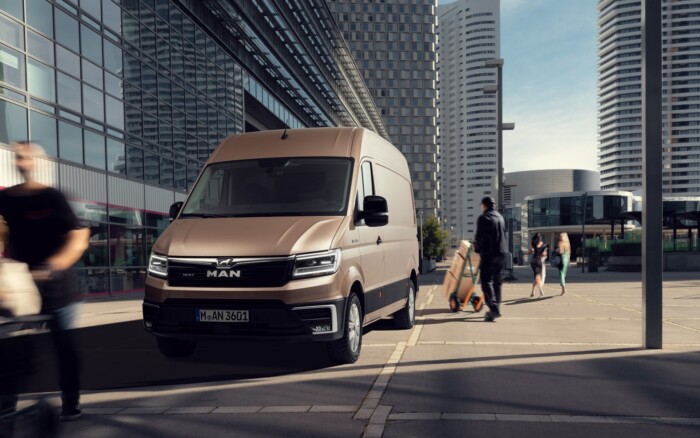 Megérkezett a legújabb oroszlános furgon 3