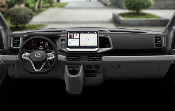 Megérkezett a legújabb oroszlános furgon 1