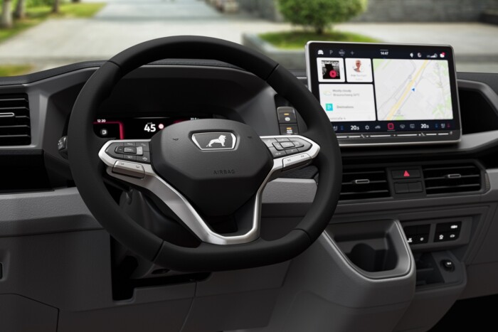 Megérkezett a legújabb oroszlános furgon 2