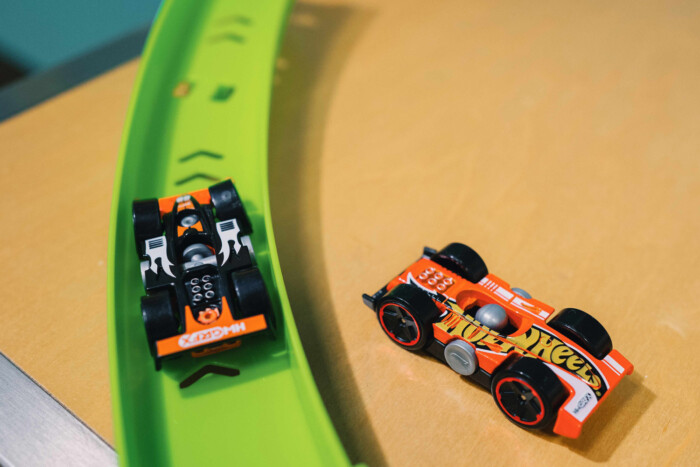 Minden irányba pörög ez a versenyautó