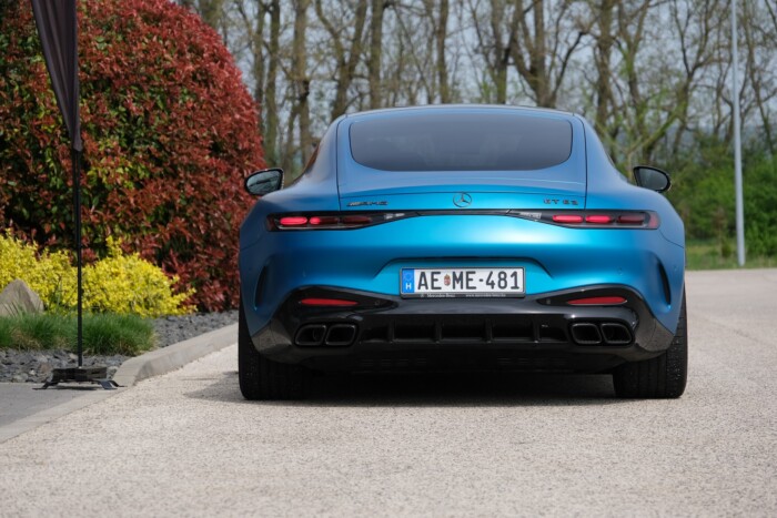 Itthon a legvadabb Mercedes. Pályára vittük 8