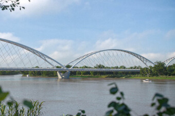 Durva: alig lesz autó a legdrágább magyar hídon