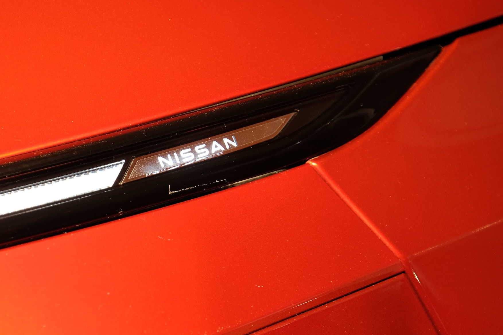 Ellopták? Sebaj, távolról is leállítható ez a Nissan 9