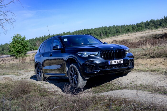 Golyóálló autóban készít fel a rázós helyzetekre a BMW 3