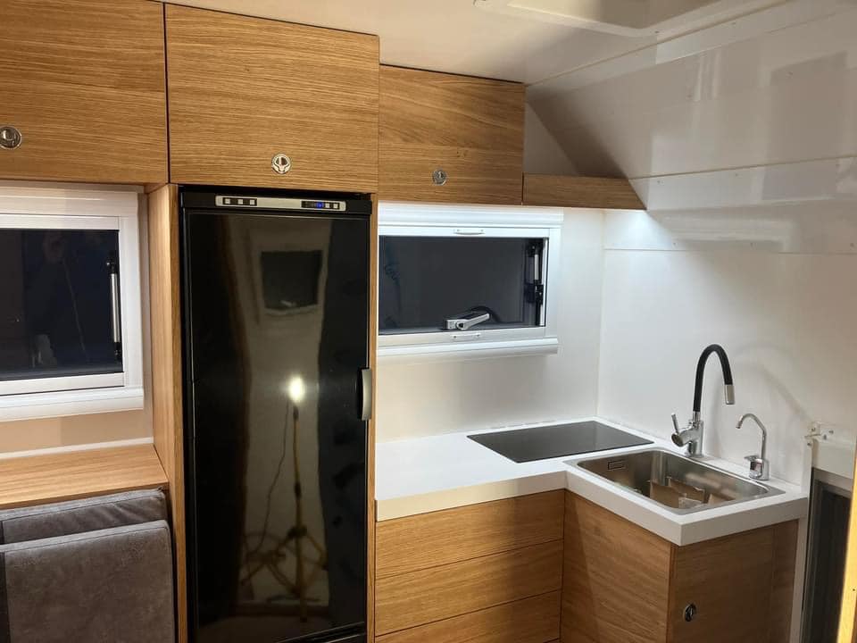 Unimoggal megy a világ végére apa és lánya 1