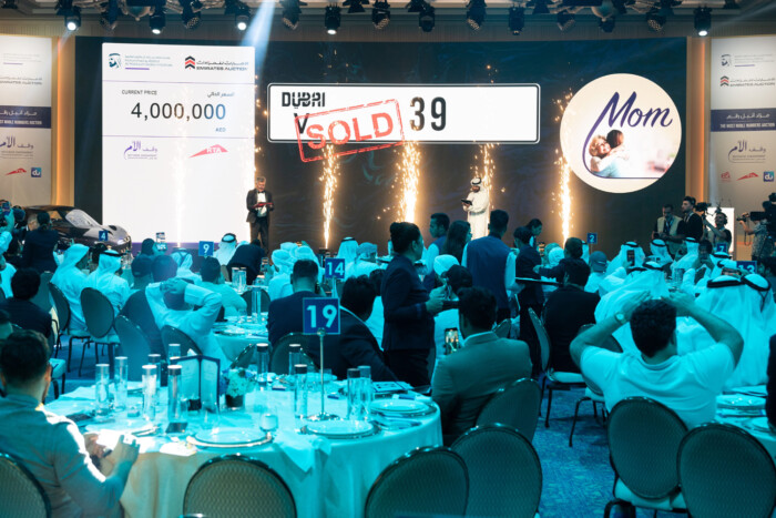 Vajon mi van egy 400 millió forintos rendszámon?