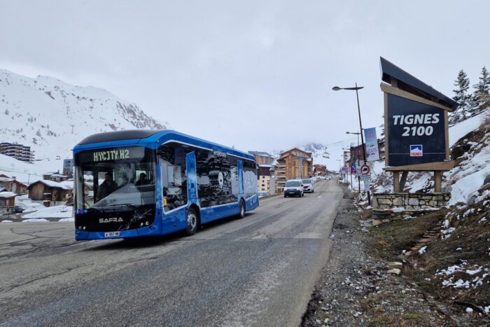 Hegyekbe vittek egy vadonatúj hidrogénbuszt