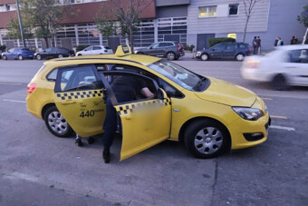 Betépve vezetett egy eltiltott taxis Budapesten