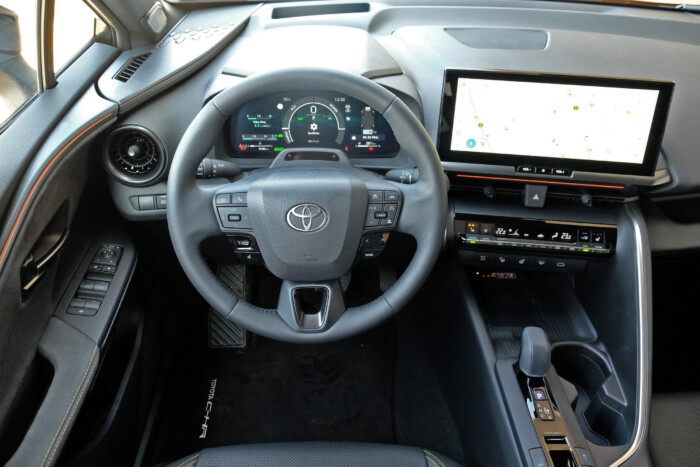 Dinamikus és takarékos is egyben a Toyota hibridje 10