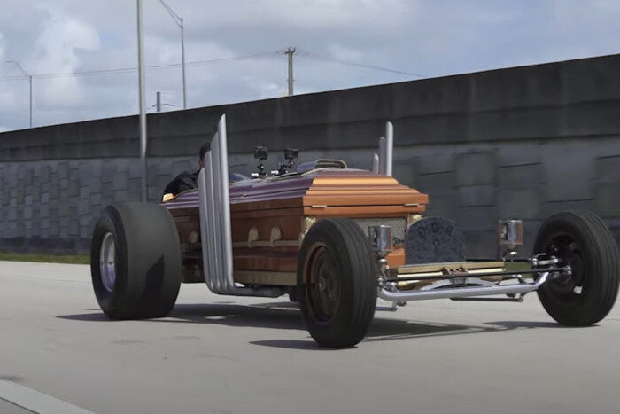 Koporsóból készített autó, V8-as motorral