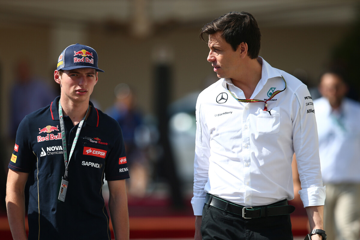 F1: Észbontó összeget adna a Mercedes Verstappennek