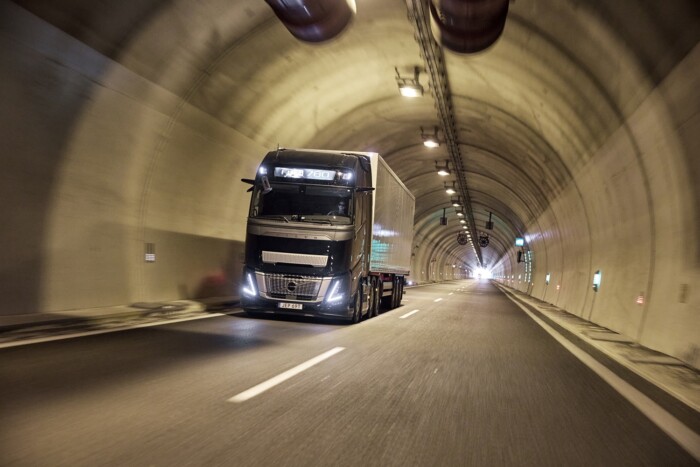 Biztonságosabb és gömbölyűbb vontatók a Volvótól 12