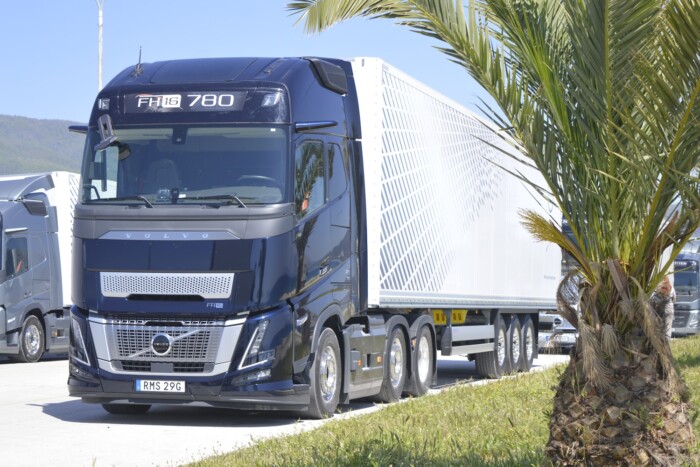 Biztonságosabb és gömbölyűbb vontatók a Volvótól