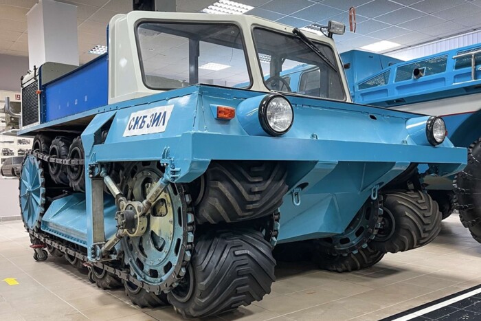 Egy ZiL, ami nem ismert akadályt