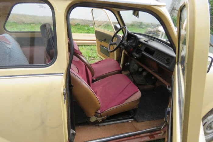 Nem akart elázni egy biciklis, inkább lopott egy Trabantot