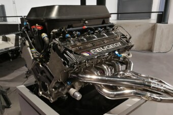 Versenyautók dobhártyaszaggató V10-es motorral