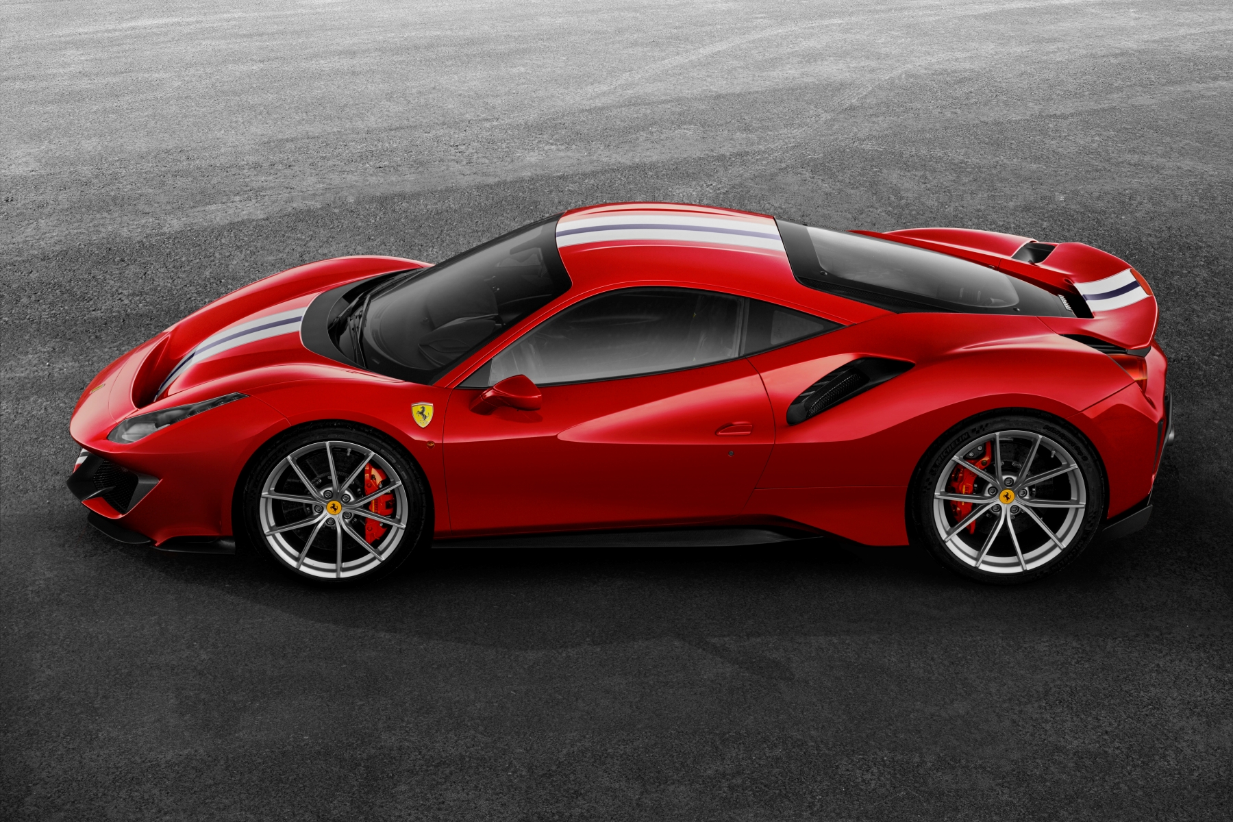 180062-car_488-pista_e7ef55aa-45ed-4d2a-a4f8-164196fd6ce1 | Vezess