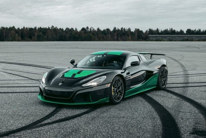 A gazdagok sem gerjednek az elektromos hiperautóra