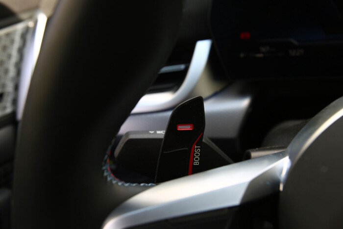 Nagy BMW-ket is leárnyékol Budapesten ez az X2 16