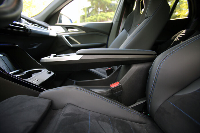 Nagy BMW-ket is leárnyékol Budapesten ez az X2 12