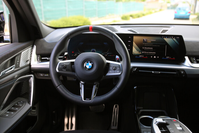 Nagy BMW-ket is leárnyékol Budapesten ez az X2 9