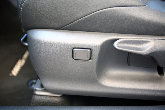 Nagyot mehet itthon az új hibrid Toyota 20