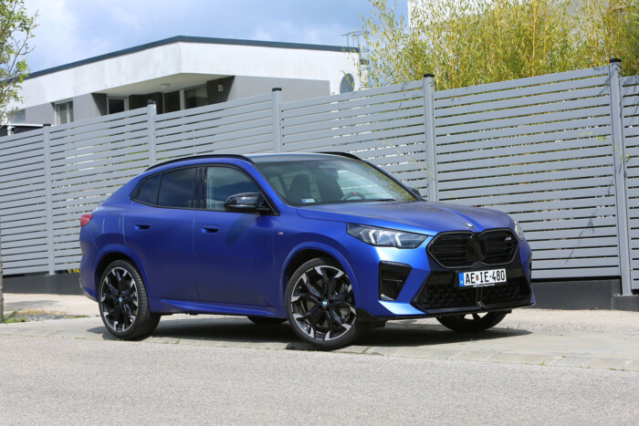 Nagy BMW-ket is leárnyékol Budapesten ez az X2 17