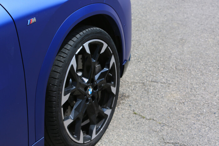 Nagy BMW-ket is leárnyékol Budapesten ez az X2 19