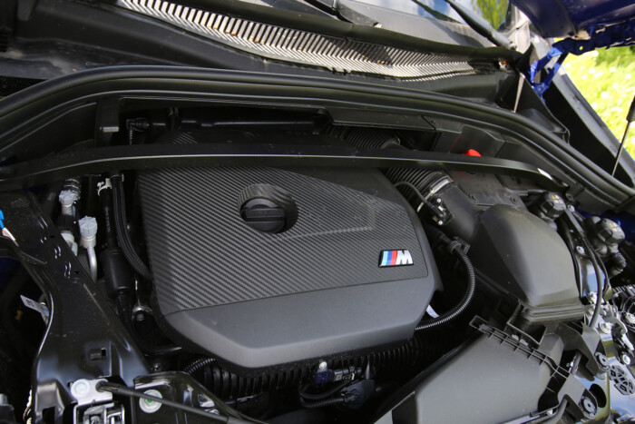 Nagy BMW-ket is leárnyékol Budapesten ez az X2 13