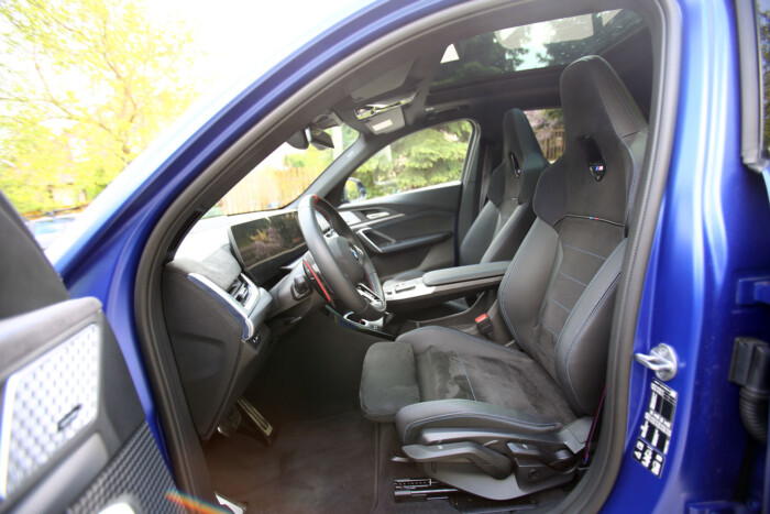 Nagy BMW-ket is leárnyékol Budapesten ez az X2 20