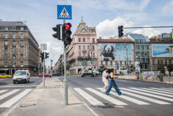 Elkészült az új gyalogátkelő az Astoriánál