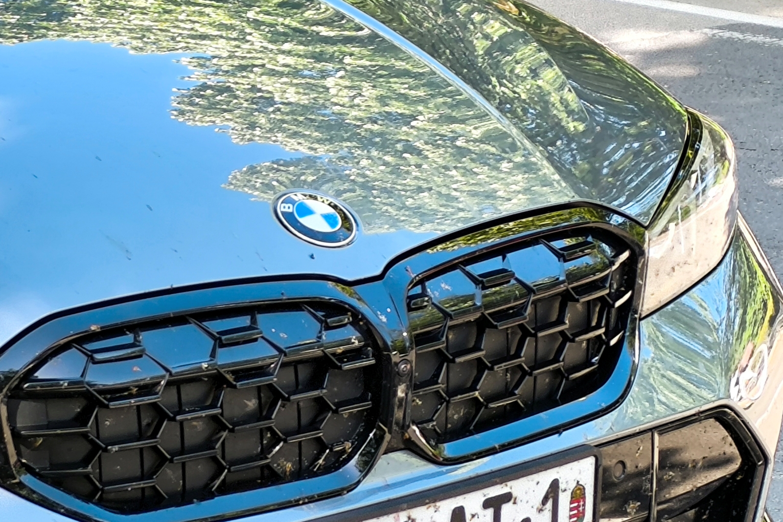 Rendszámával üzeni a hazai BMW-s: az autója az otthona