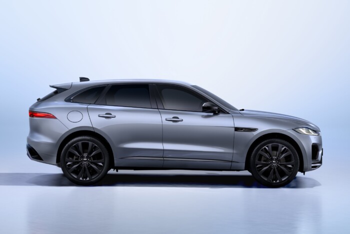 V8-cal ünnepel a Jaguar 6