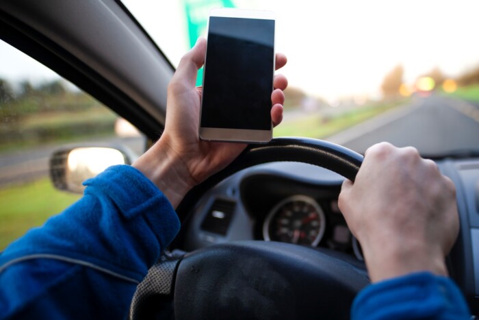 Mesterséges intelligenciával büntetik az autósokat