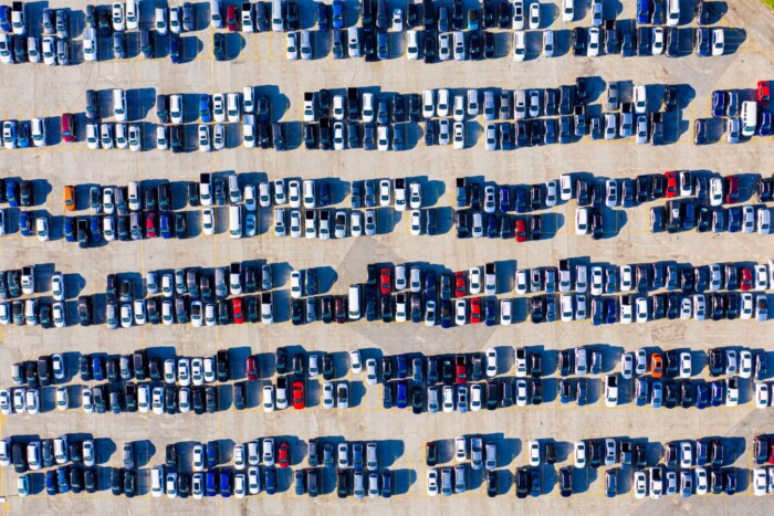 Nem csak a magyarok járnak egyre öregebb autókkal