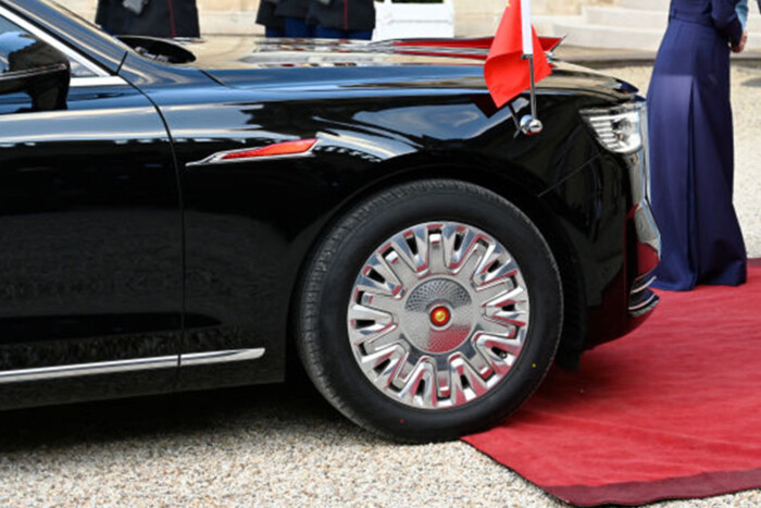 Ez a monstrum lesz a kínai elnök autója Budapesten