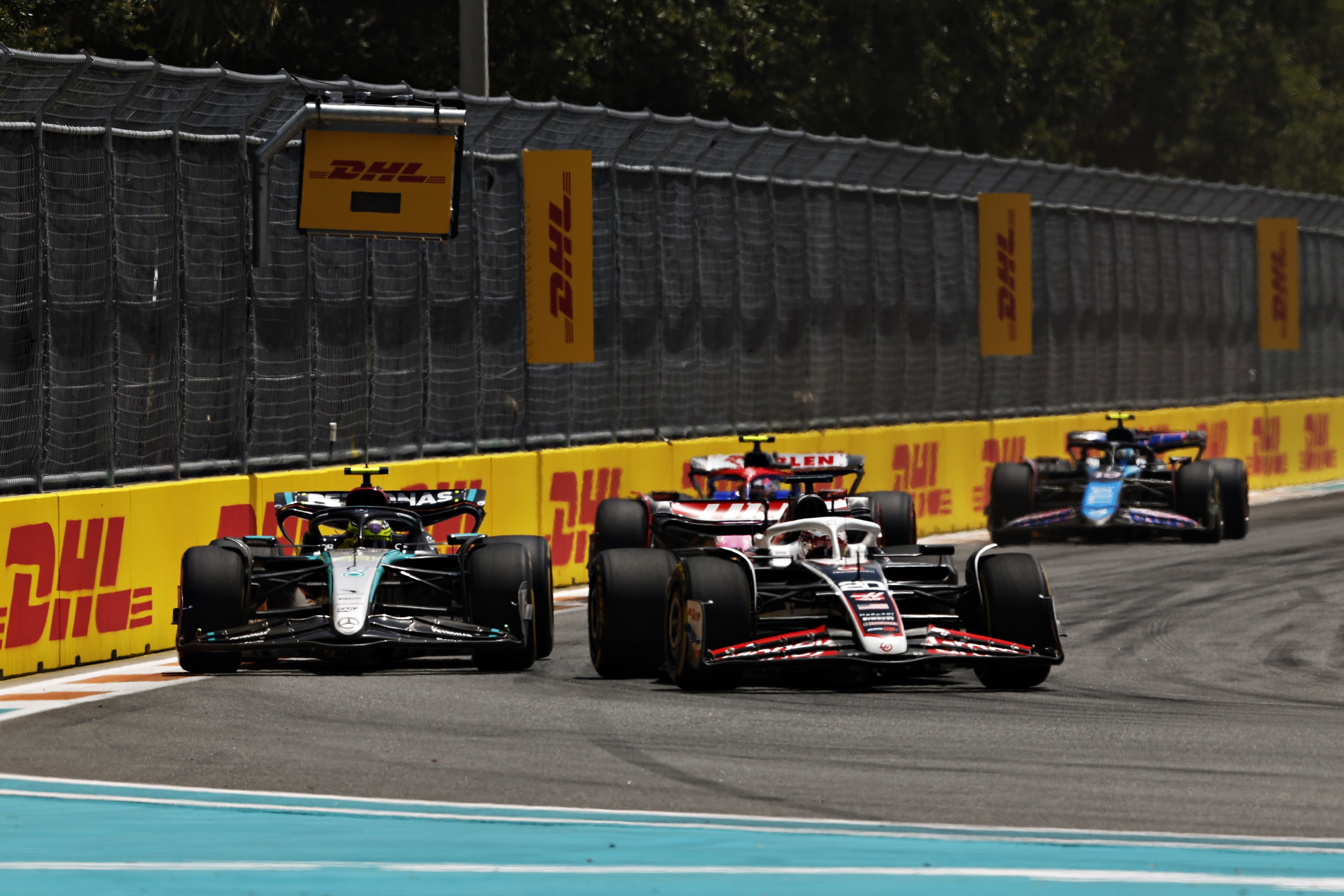 F1: Hamilton megdicsérte a vele szórakozó Magnussent