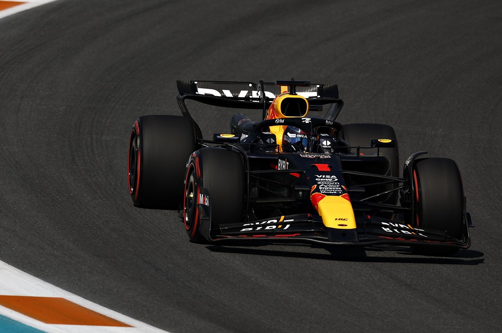 F1: Gumitrükkel harcoltak Verstappen ellen az időmérőn