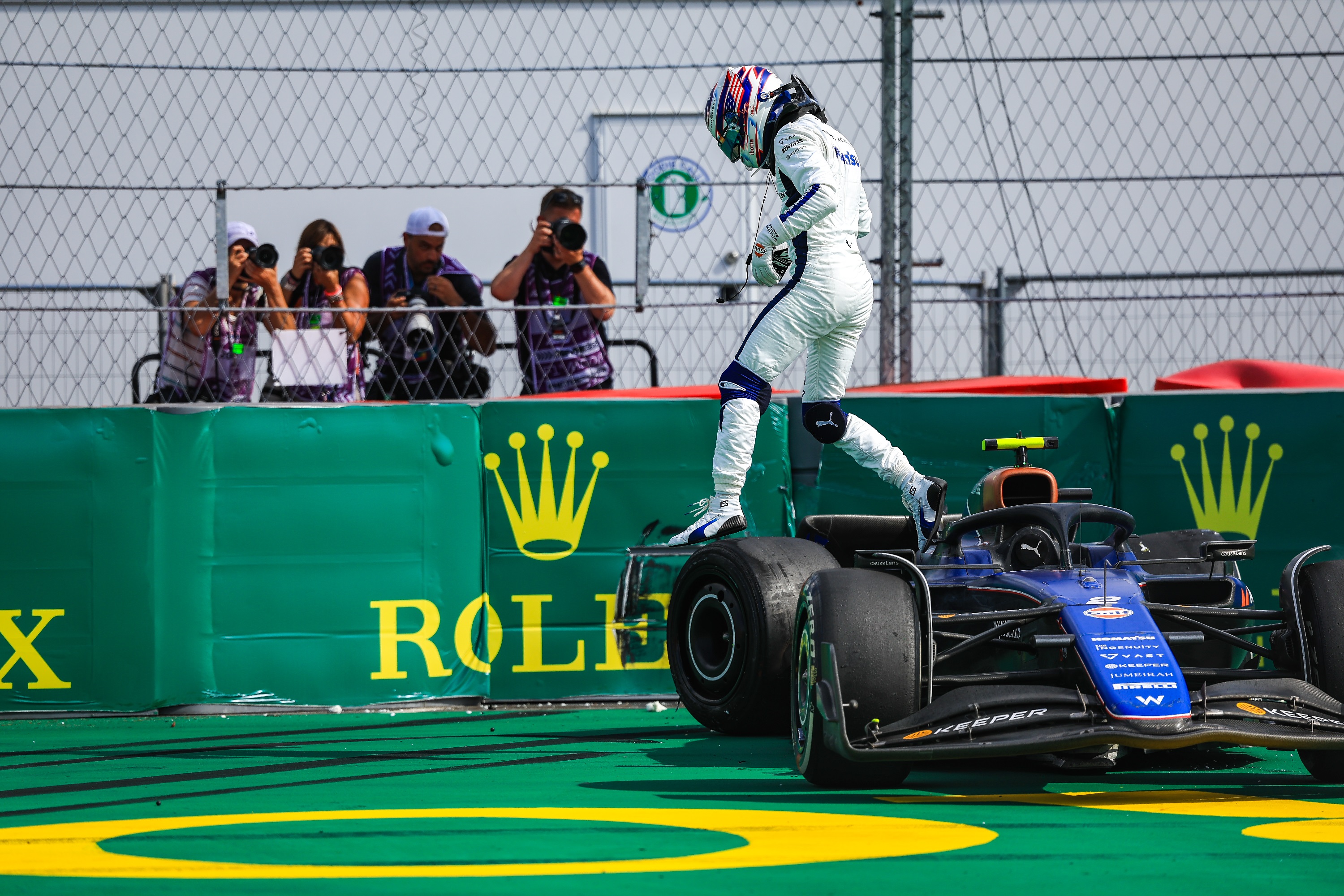 Kirúgták Sargeantet, új pilóta debütál az F1-ben