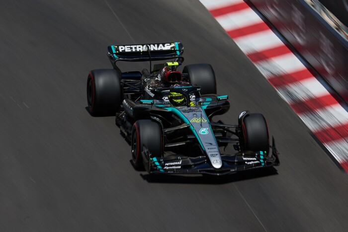 F1: Ezért kapott ki csapattársától Hamilton