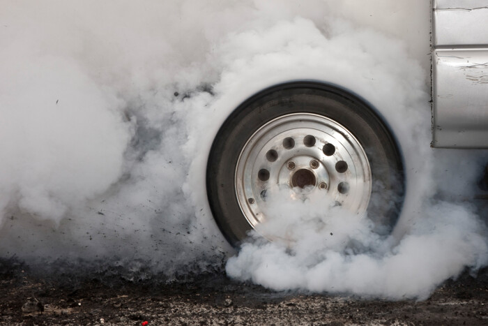 Tudod mi történik, ha felni nélkül rakod egymásra a gumikat?