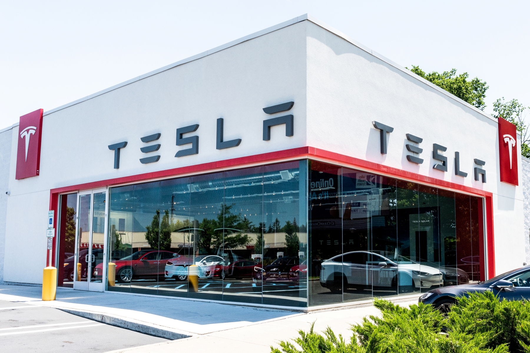 Nem elírás, valóban a Teslát perelte be a Tesla